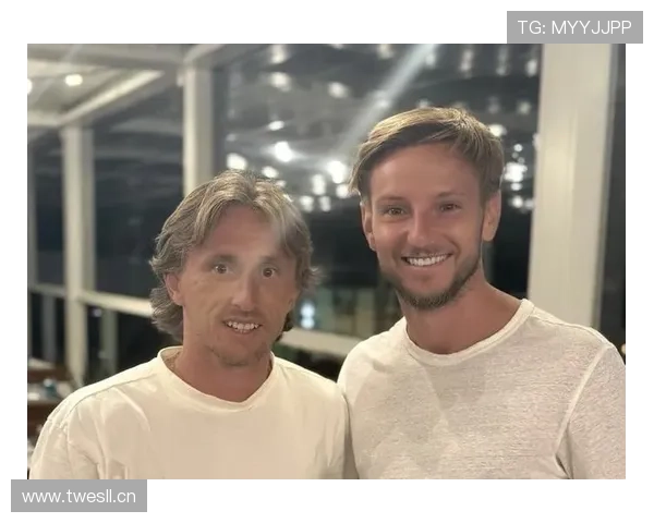 佩德里与莫德里奇:当代中场核心的创造力与比赛掌控力差距分析 佩德里与莫德里奇:当代中场核心的创造力与比赛掌控力差距分析