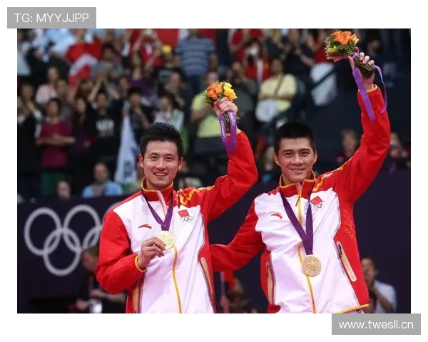 傅海峰退役后住广州豪宅，每天五点起床陪儿子练球，老婆说他比当球员时还自律