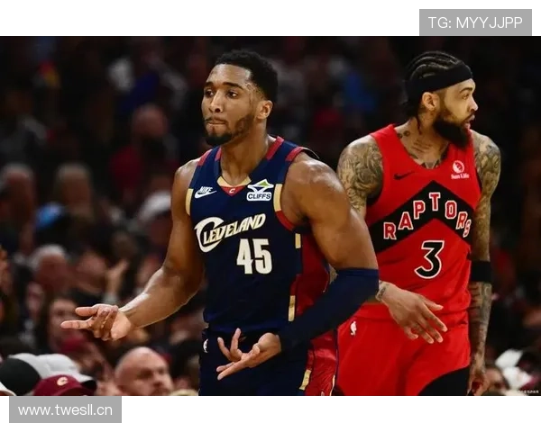 多诺万·米切尔突破拉开空间提升球队季后赛关键得分效率